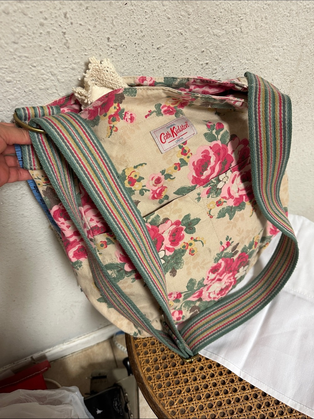Cath Kidston Cream Canvas Crossbody Bag with Pink Rose Print - Picture 3 of 6